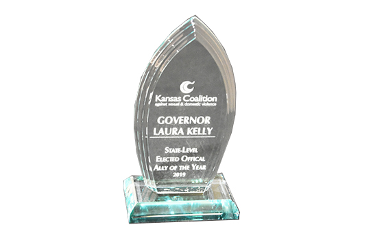 190731_KCSDV Kansas Conference July 2019_Awards_Gov. Laura Kelly sculpture_560w x 350h px white background
