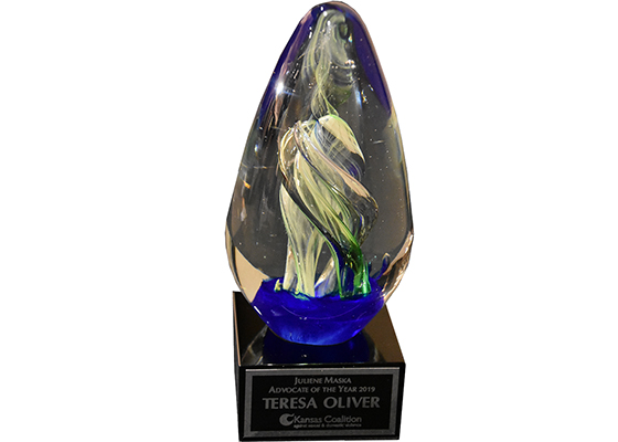 190731_KCSDV Kansas Conference July 2019_Awards_Teresa Oliver sculpture_white background 560w x 400h px
